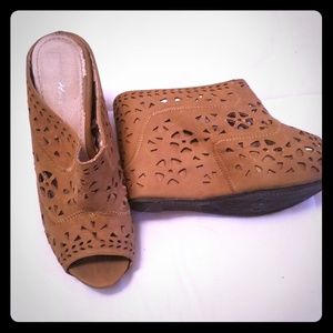 Size 9 Herstyle Wedges